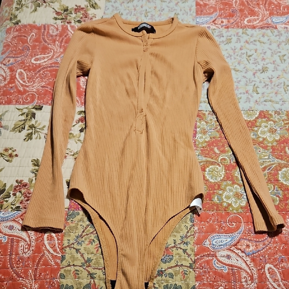 Reformation Encina Ribbed Long Sleeve Henley Bodysuit in Tan Size XXS